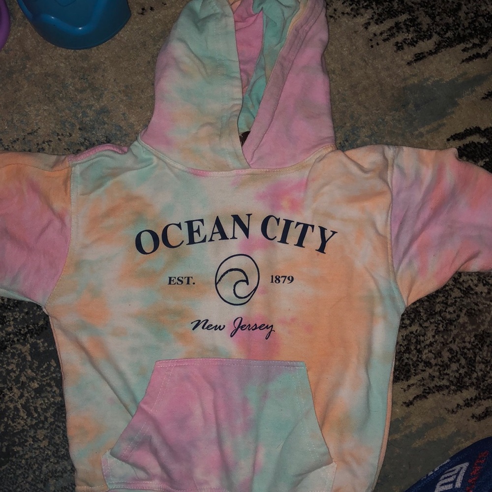 Medium Tye Dye Hooded Ocean City Sweatshirt!